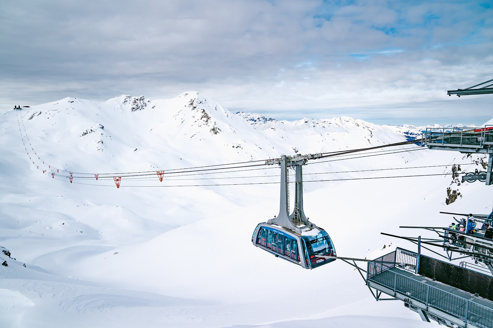 Skiers on a high open slope between Arosa and Lenzerheide