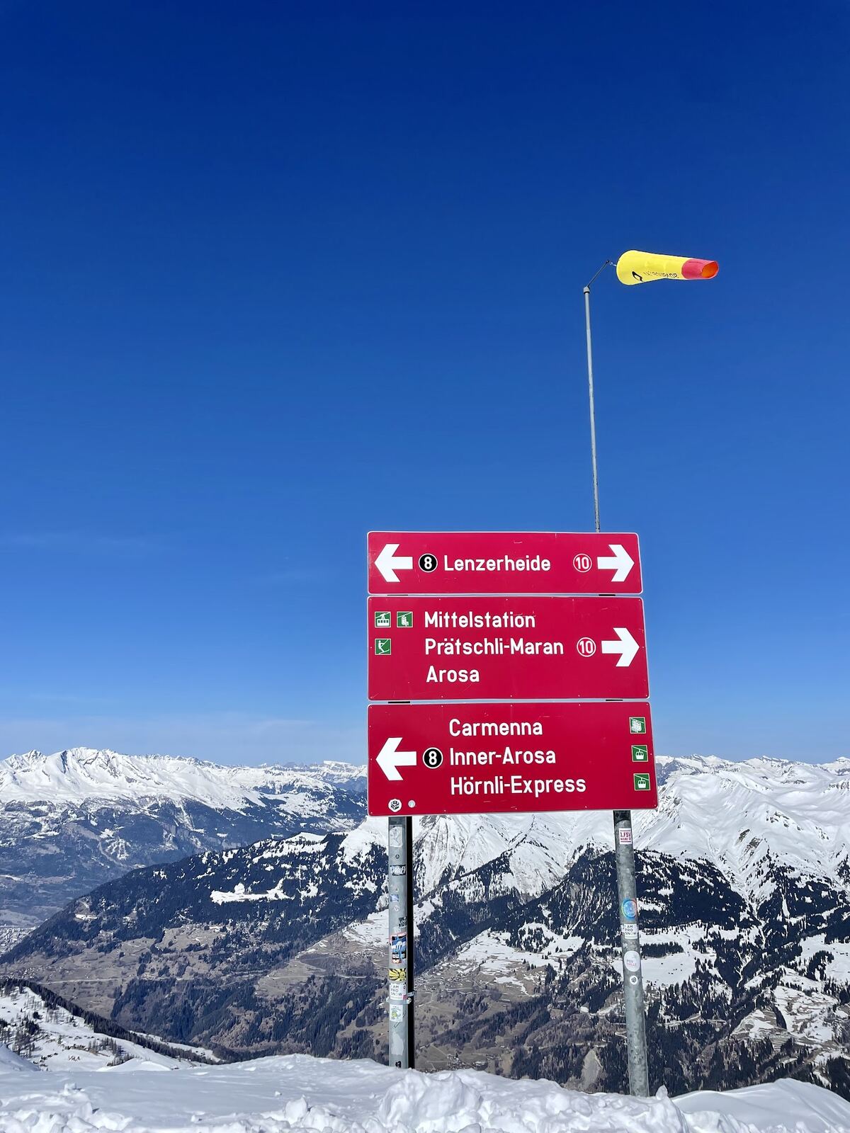 The town of Arosa beside its frozen lake in winter