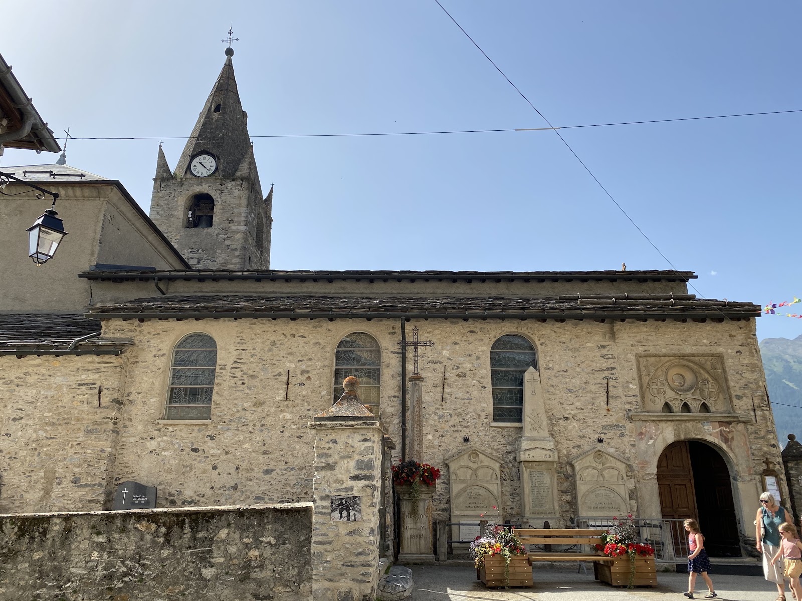 Skiers on a wide gentle run with southern Maurienne views