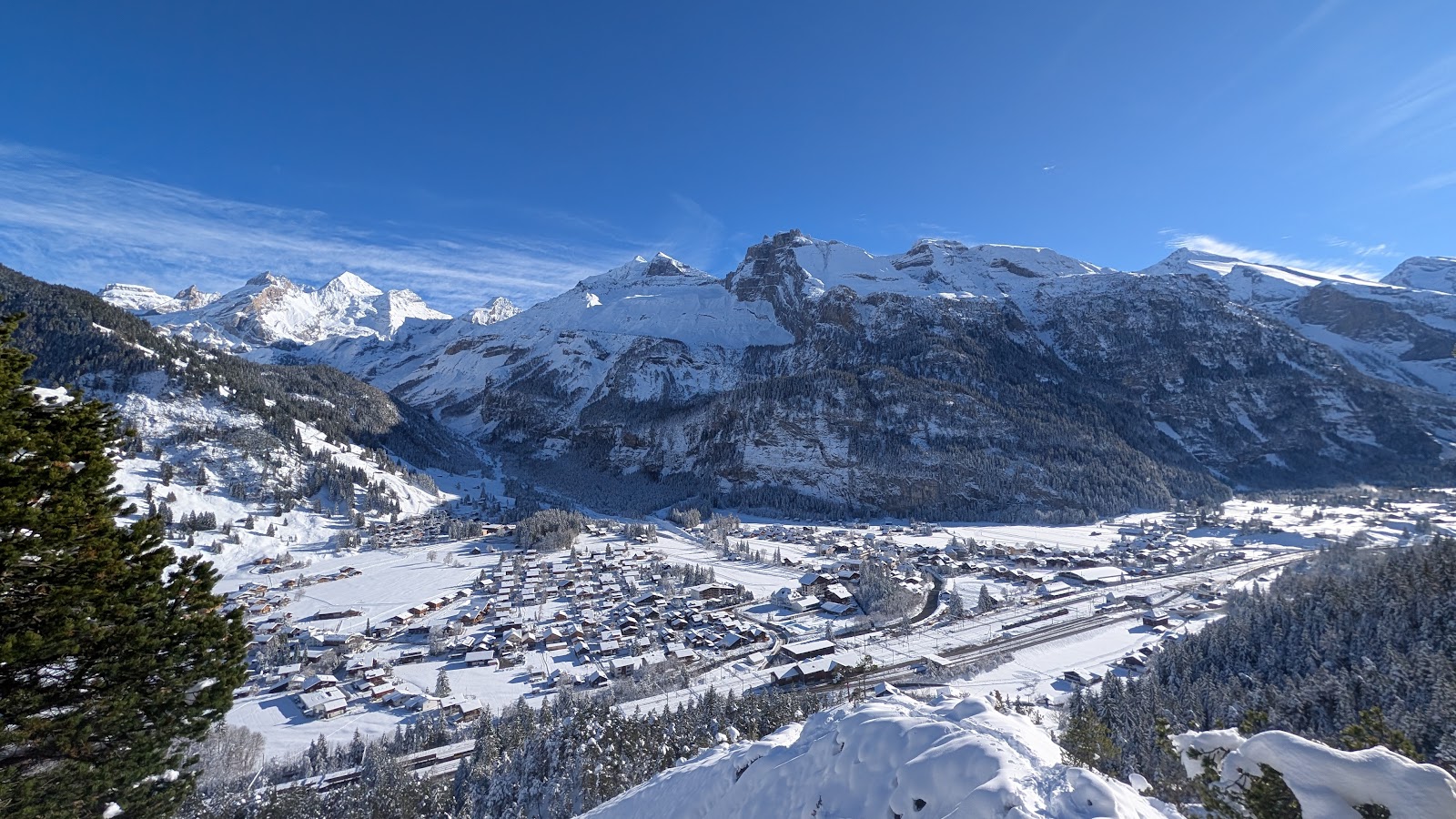 The frozen Oeschinensee surrounded by peaks above Kandersteg
