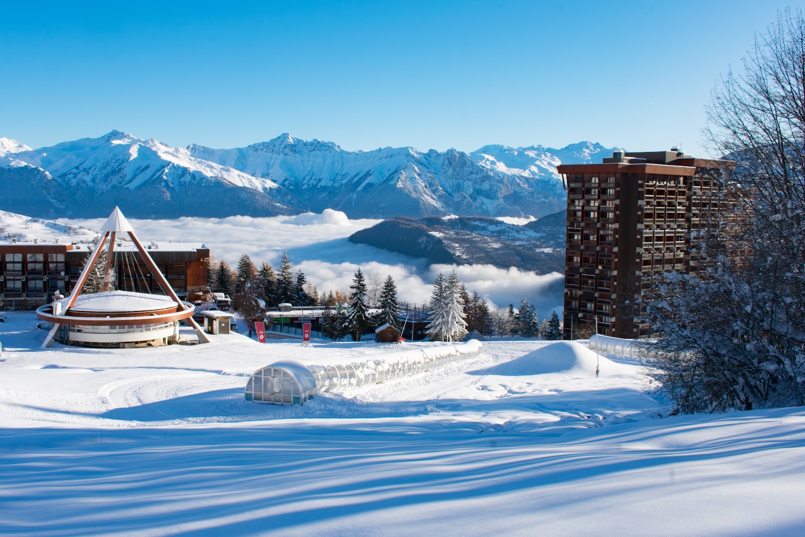 Ski in ski out apartments and pistes at Le Corbier in Les Sybelles
