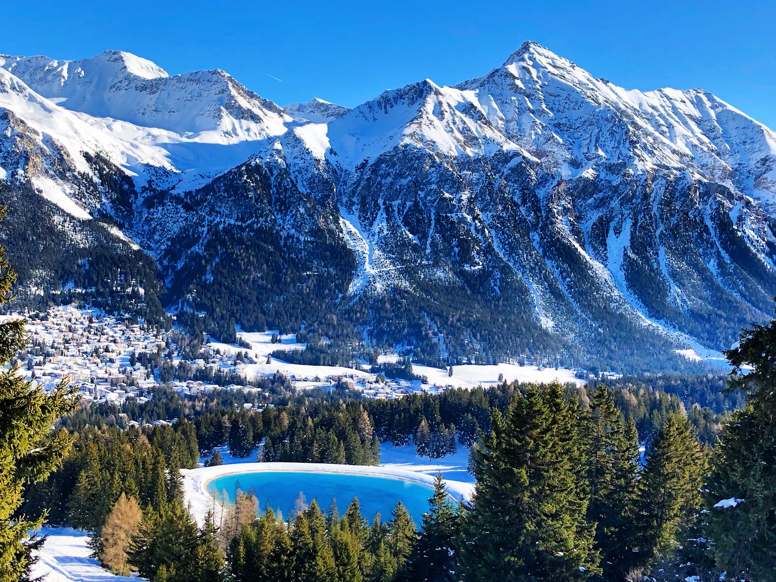 Wide sunny pistes above Lenzerheide in Graubunden