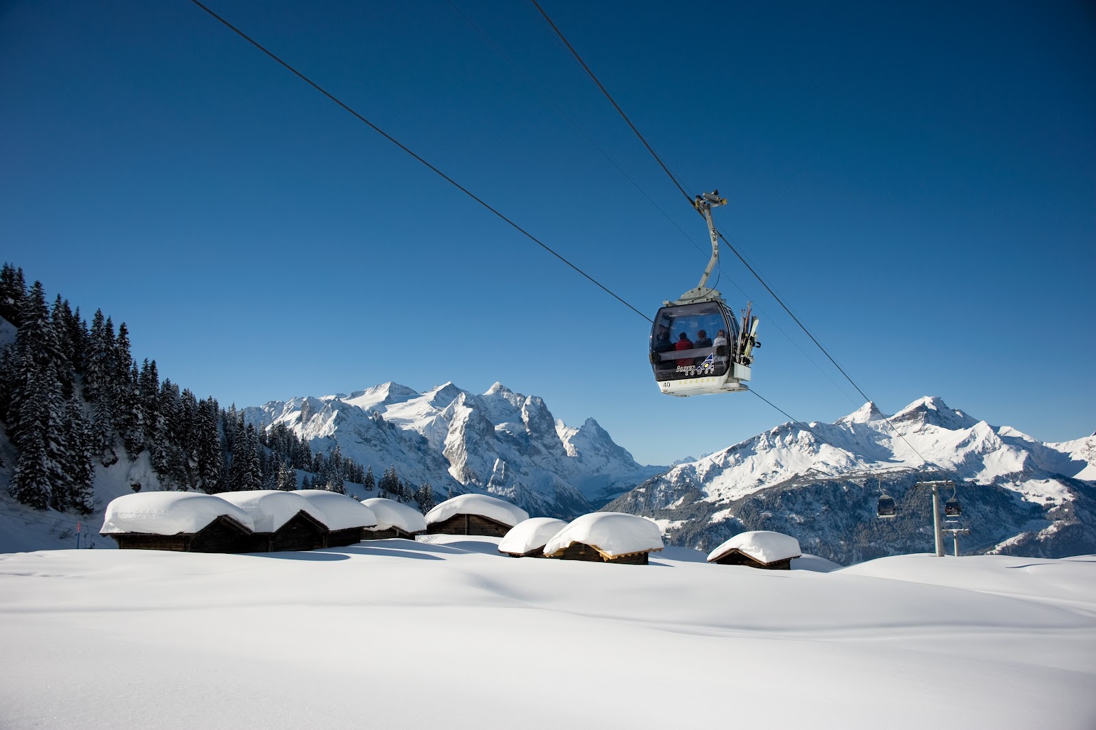 The Hasliberg sun terrace with gentle family ski slopes