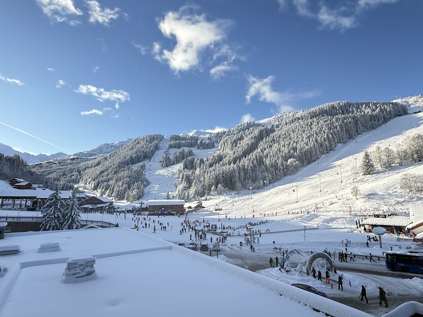 A high snowy ski area of linked pistes and peaks in the Three Valleys