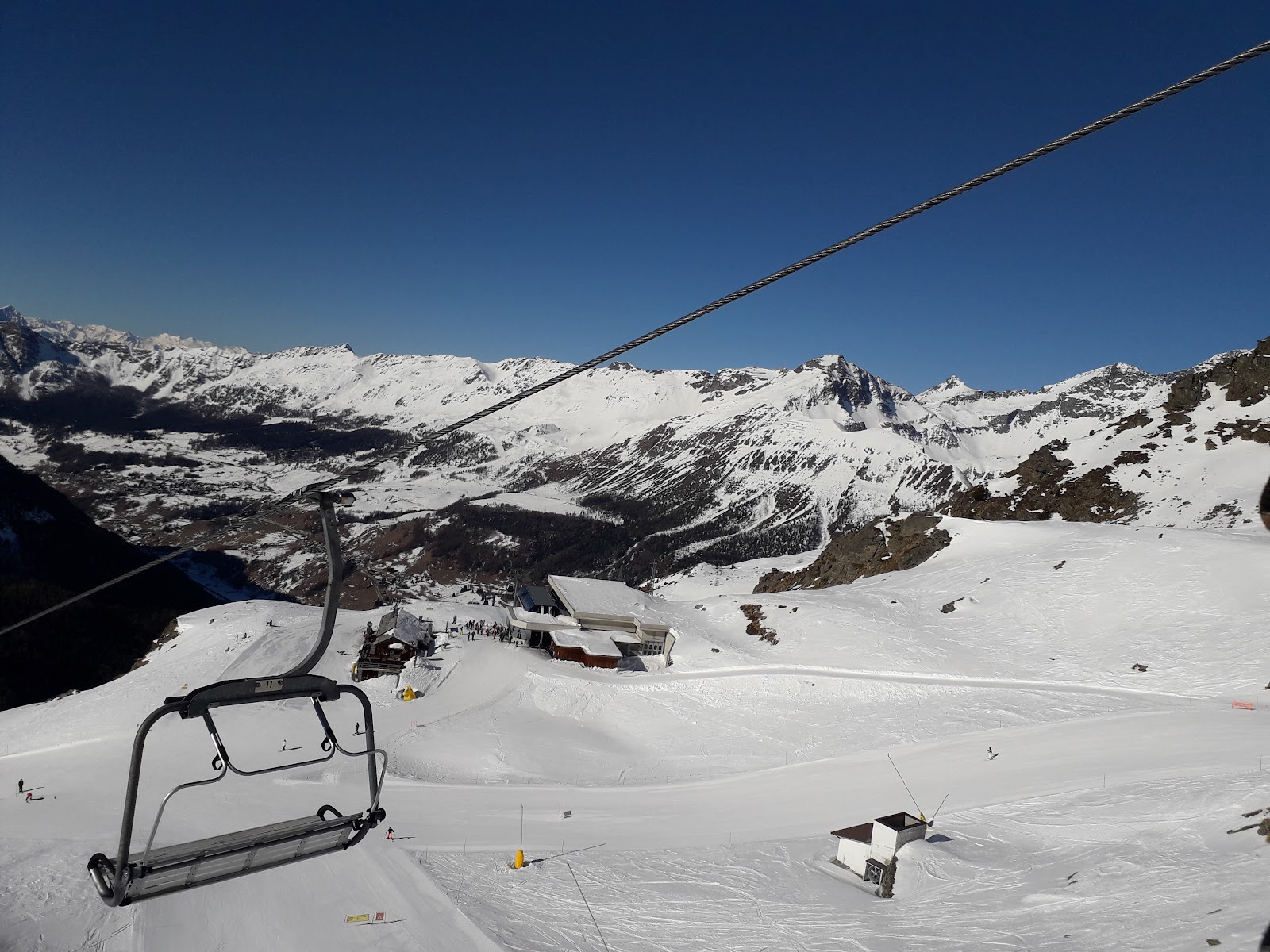 Open high pistes under the Monte Rosa massif