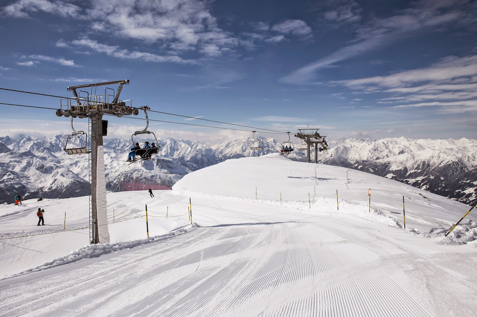 Snowy peaks and chairlifts on the Kreuzjoch above Zell am Ziller
